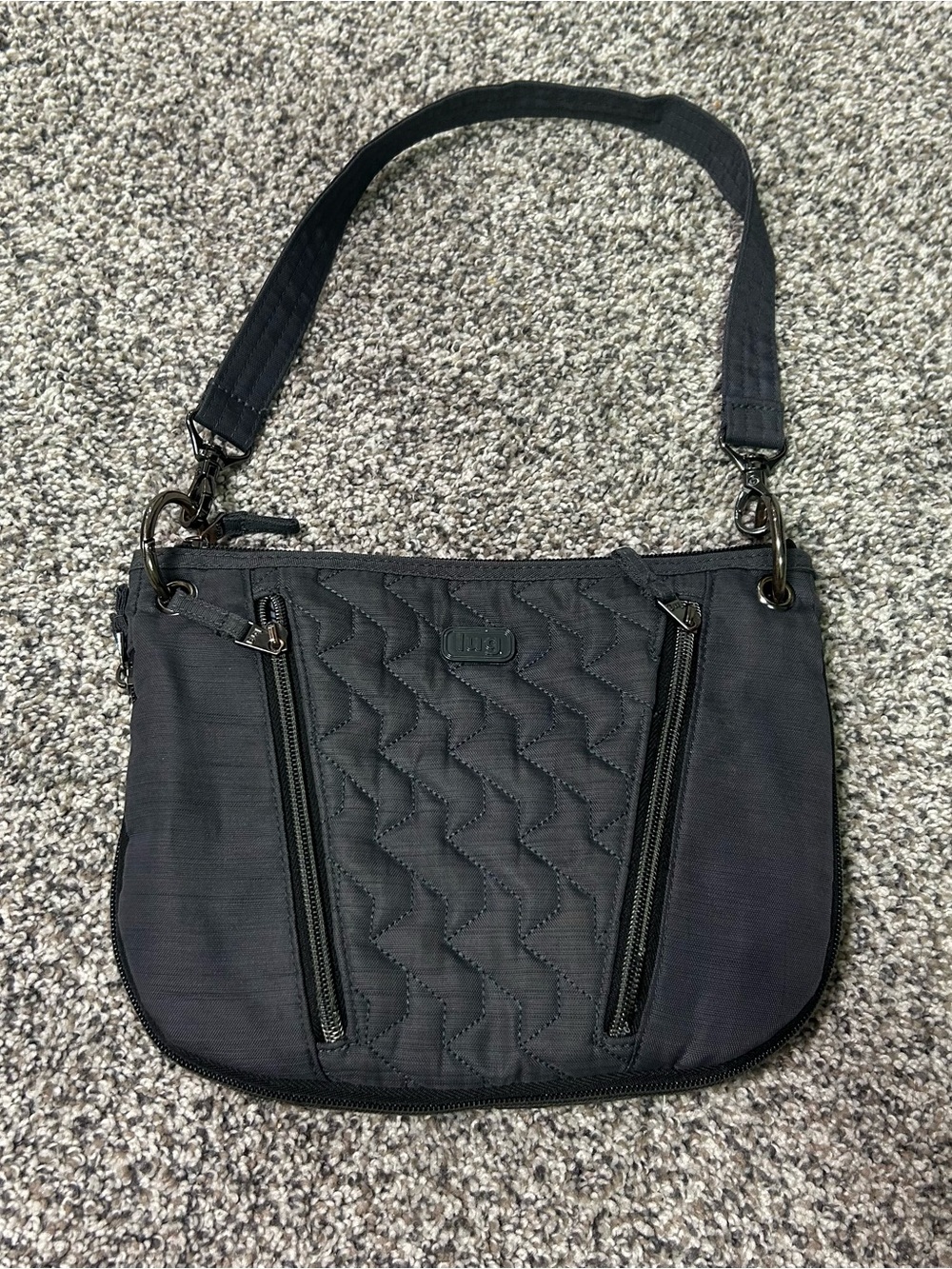 LUG SWIVEL Handbag in Gray Black Expandable RFID Travel Quilted